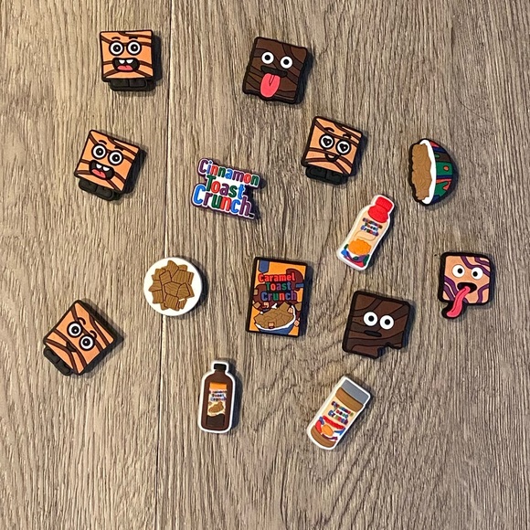 CROCS - New Cinnamon Toast Crunch Limited Edition + SIX Extra Charms FREE - Picture 2 of 10